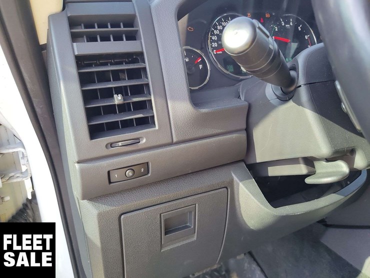 2012-jeep-liberty-image-14