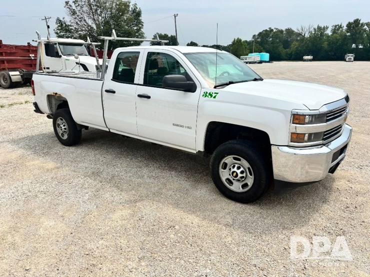 2015-chevrolet-2500hd-image-2