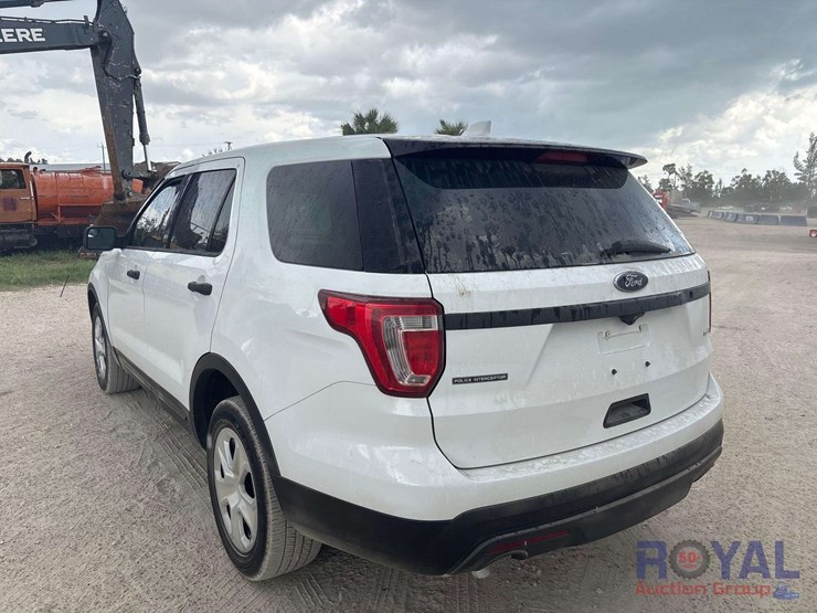 2016-ford-explorer-image-4