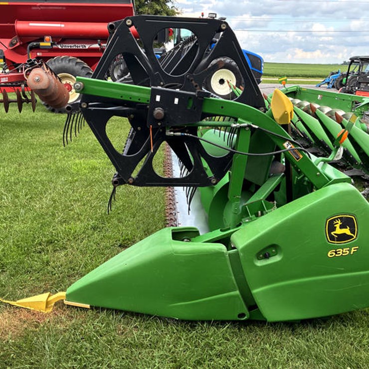 2010 JOHN DEERE 635F