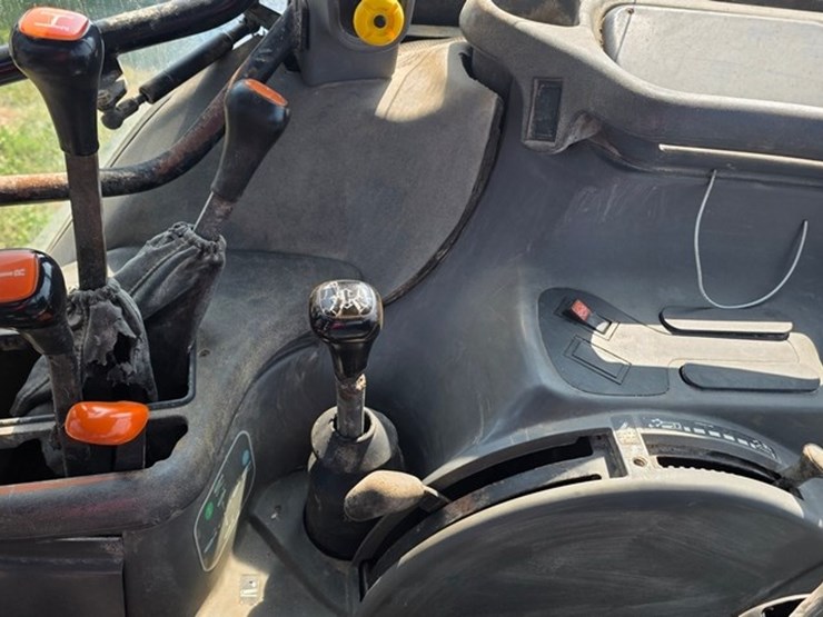 new-holland-ts100-image-54