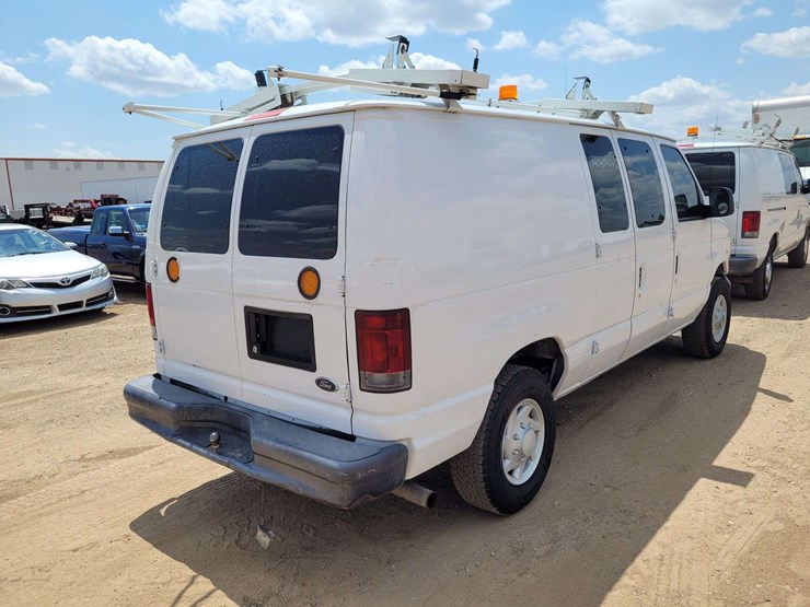 2007-ford-e250-image-3