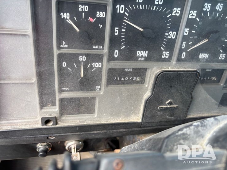 2000-international-8100-image-74