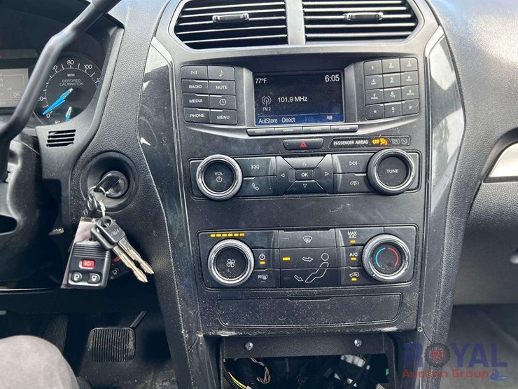 2019-ford-explorer-image-15