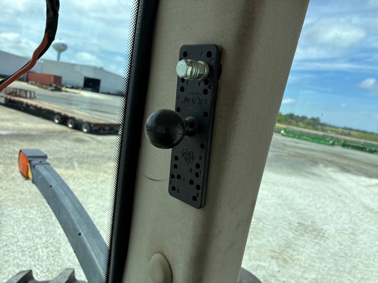 2014-john-deere-8285r-image-87