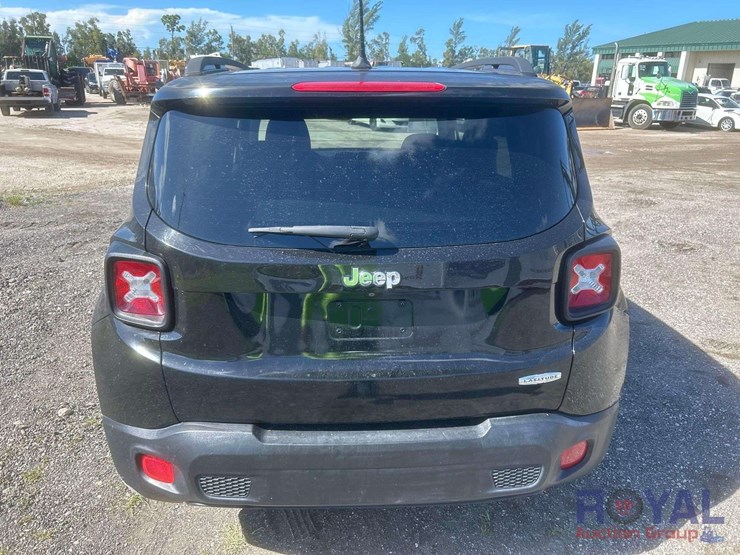 2015-jeep-renegade-image-21