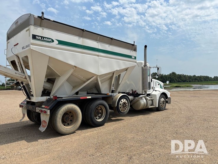 2005-peterbilt-385-image-6