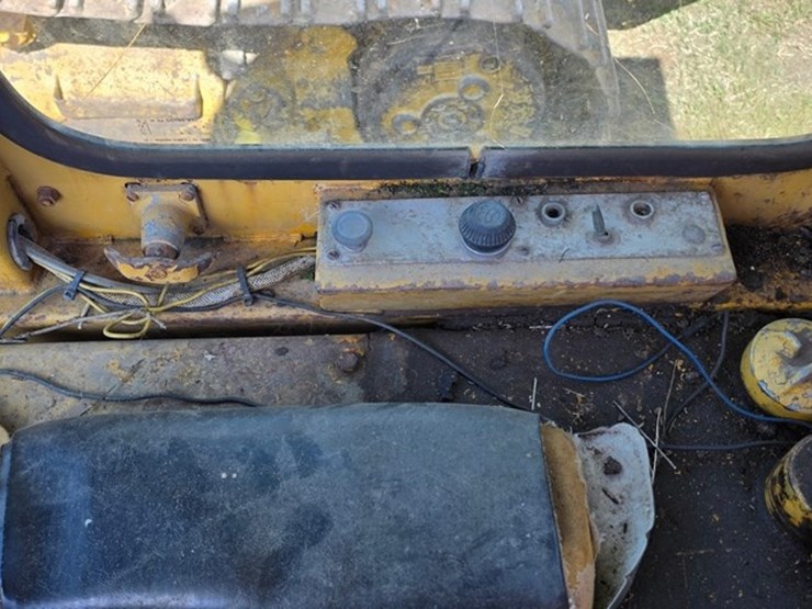 1977-caterpillar-910-image-47