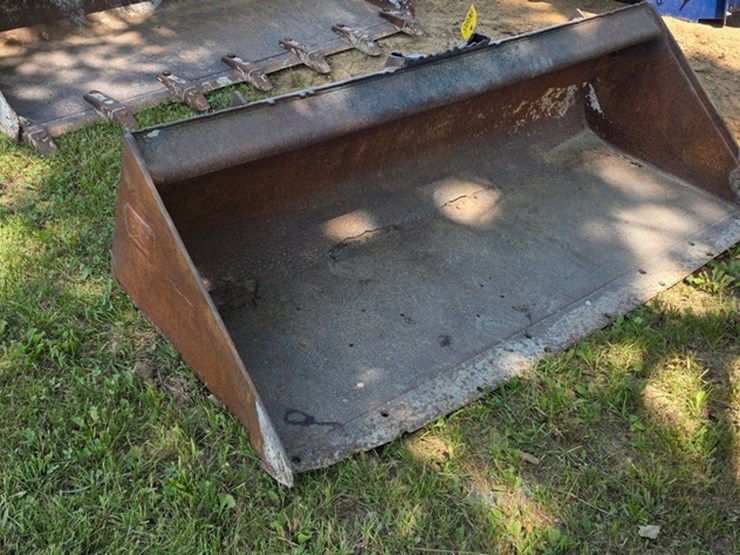 cat-66"-skidloader-bucket-image-3