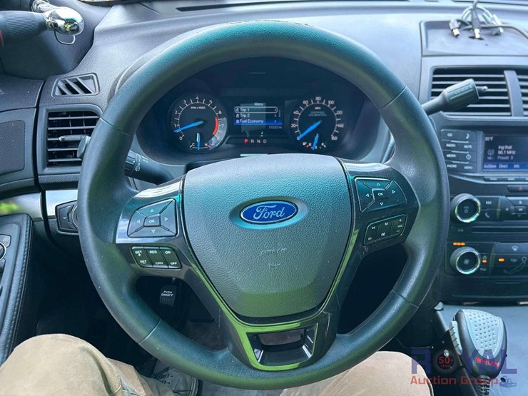 2016-ford-explorer-image-14