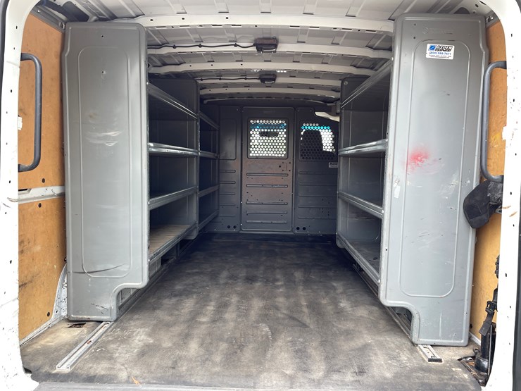2013-nissan-nv2500-image-65