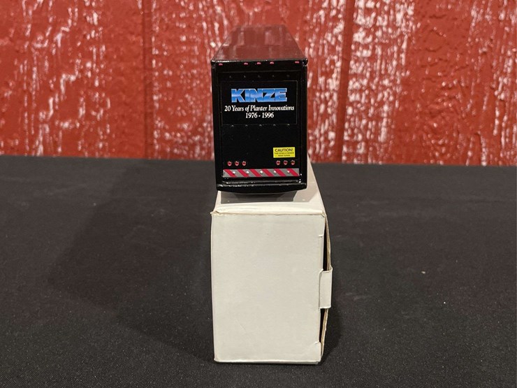 1996-kinze-20-image-5