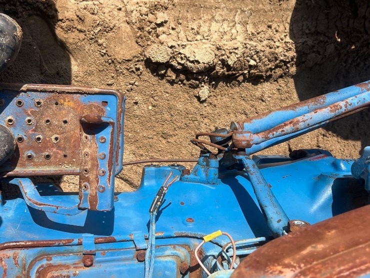 ford-2810-image-23