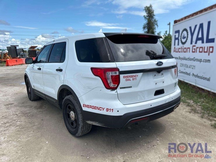 2016-ford-explorer-image-4
