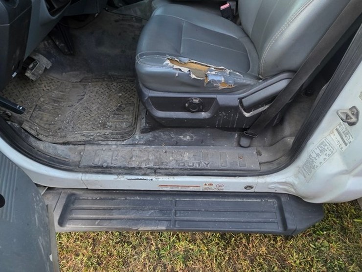 2010-ford-f550-image-54