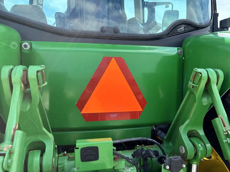 2014-john-deere-8285r-image-27