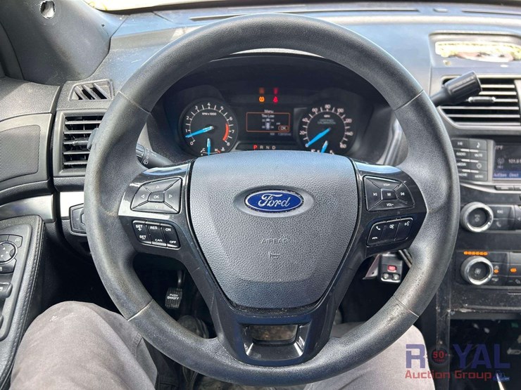 2019-ford-explorer-image-14