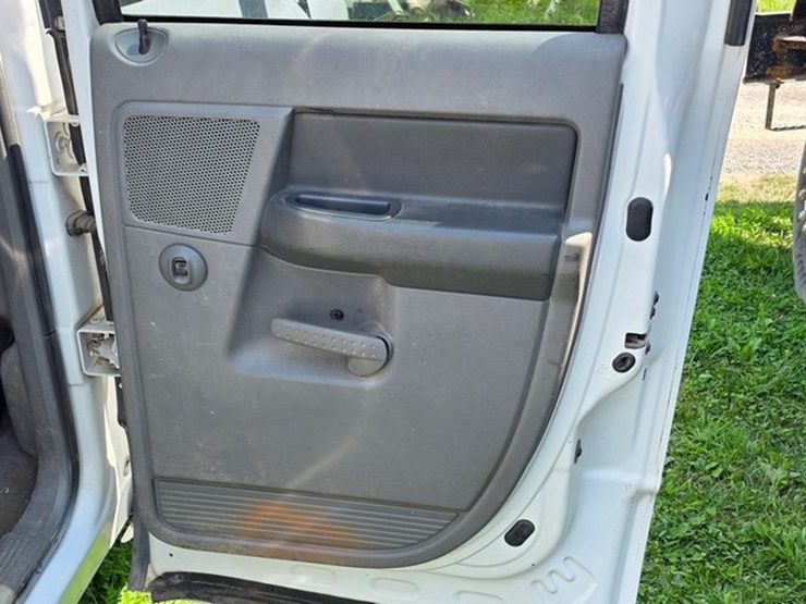 2006-dodge-ram-3500-image-46