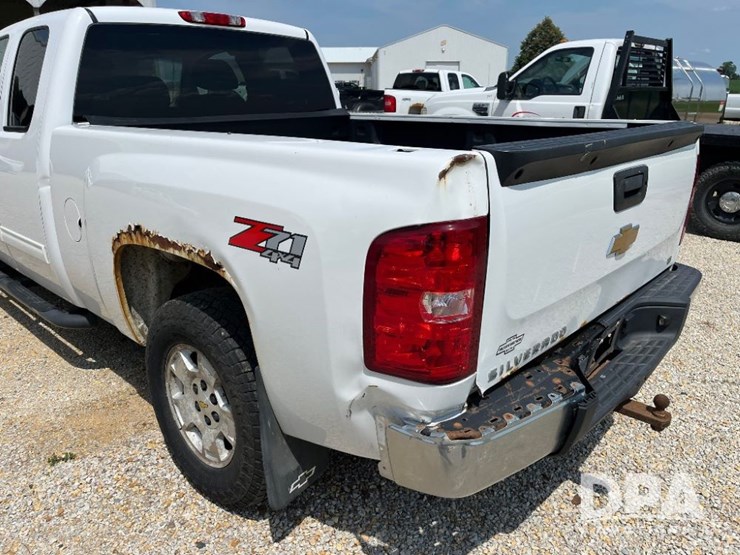 2013-chevrolet-silverado-image-33