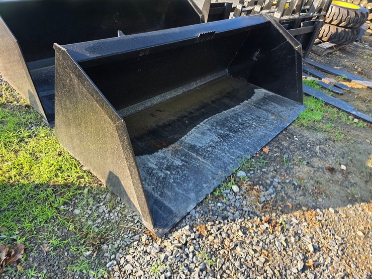 new-swict-78"-skidloader-material-bucket-image-4