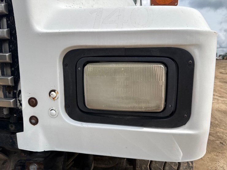2001-mack-rd688s-image-24