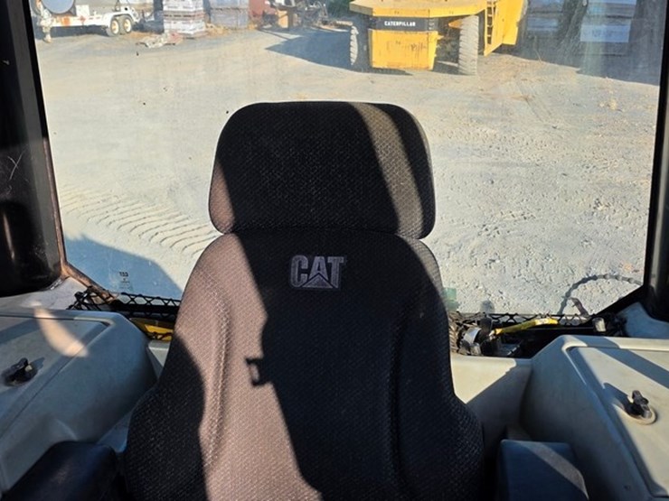 2019-caterpillar-d6n-lgp-image-71