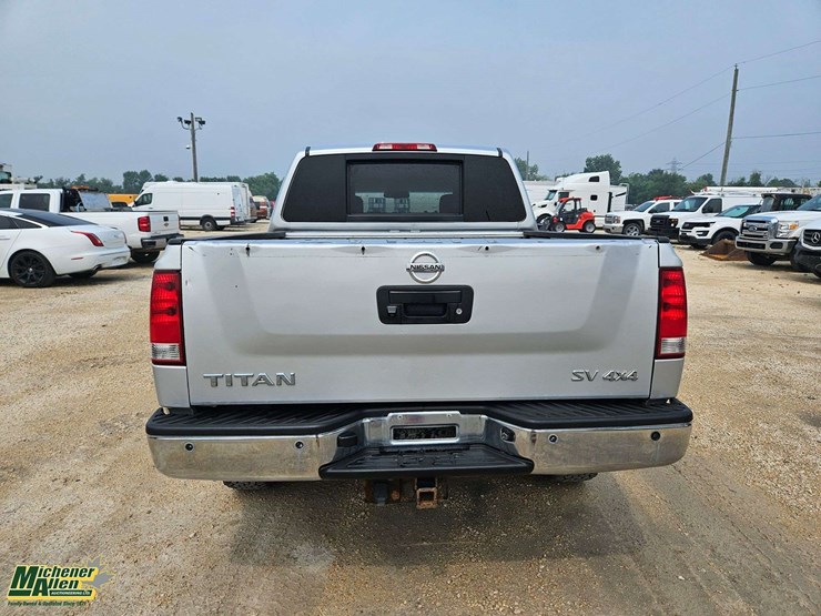 2014-nissan-titan-image-7
