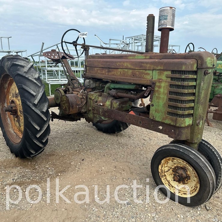 JOHN DEERE B