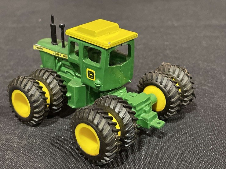 john-deere-7520-image-3