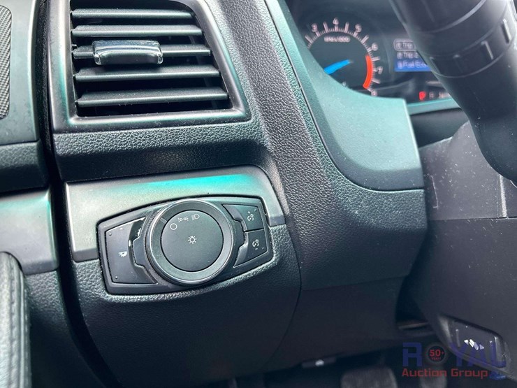 2016-ford-explorer-image-10