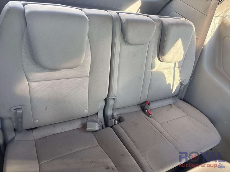 2015-kia-sedona-image-22