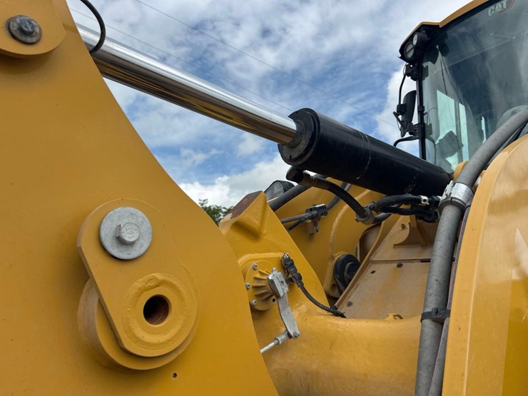 caterpillar-926m-image-12