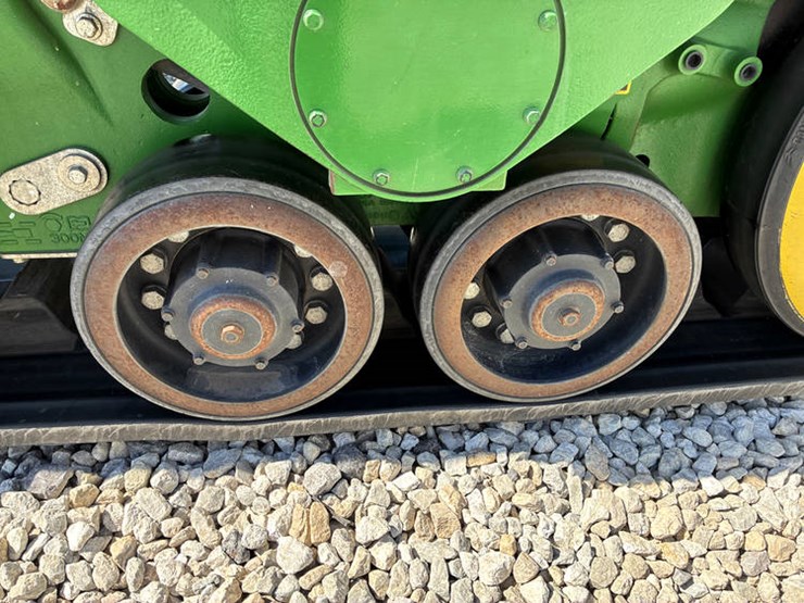 2020-john-deere-8rx-410-image-48