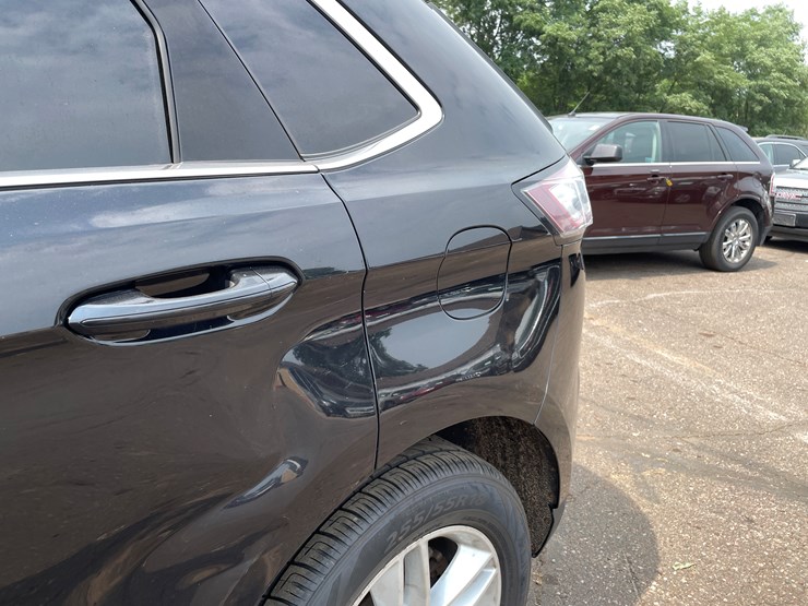 2016-ford-edge-sel-image-17