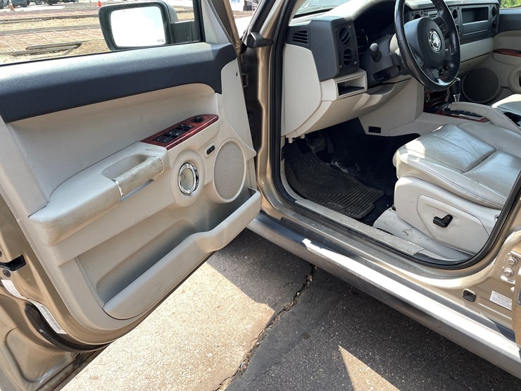 2006-jeep-commander-image-24