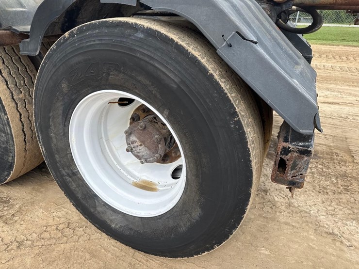 2001-mack-rd688s-image-9
