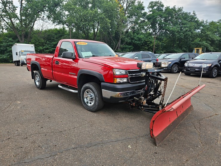 2006-chevrolet-silverado-2500-image-3