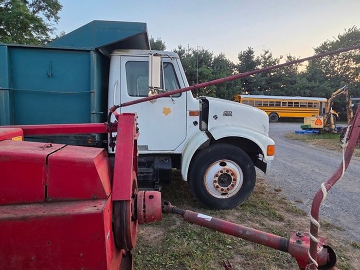 new-holland-276-image-28