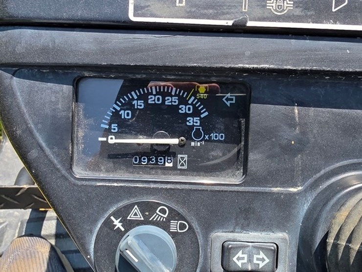 john-deere-2210-image-40