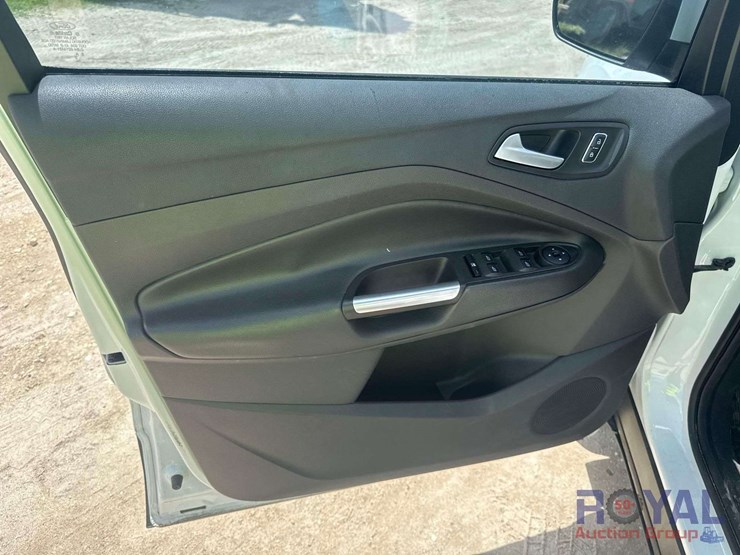 2016-ford-escape-se-image-12