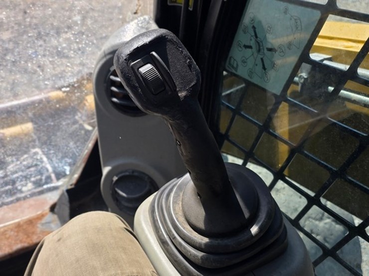 2012-caterpillar-272c-image-50