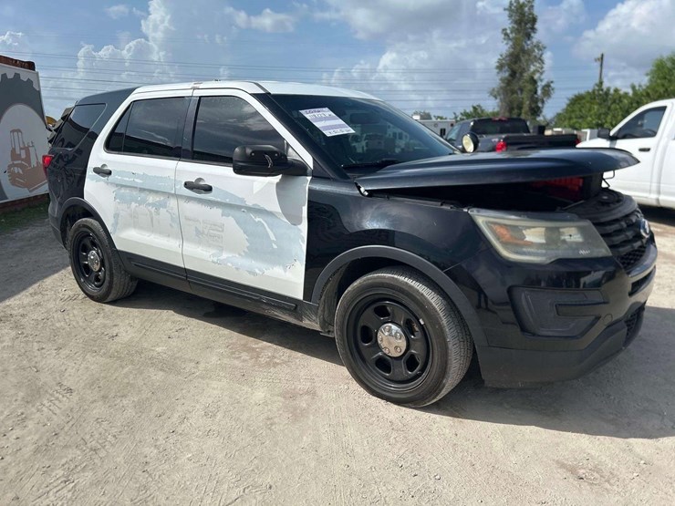 2016-ford-explorer-image-2