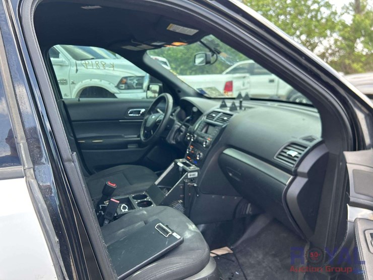 2018-ford-explorer-image-23