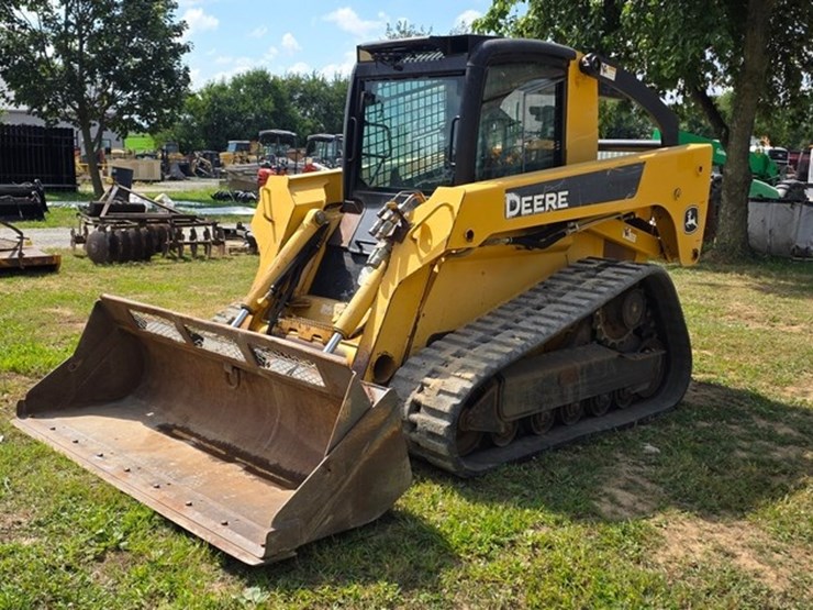 2007-deere-ct332-image-2
