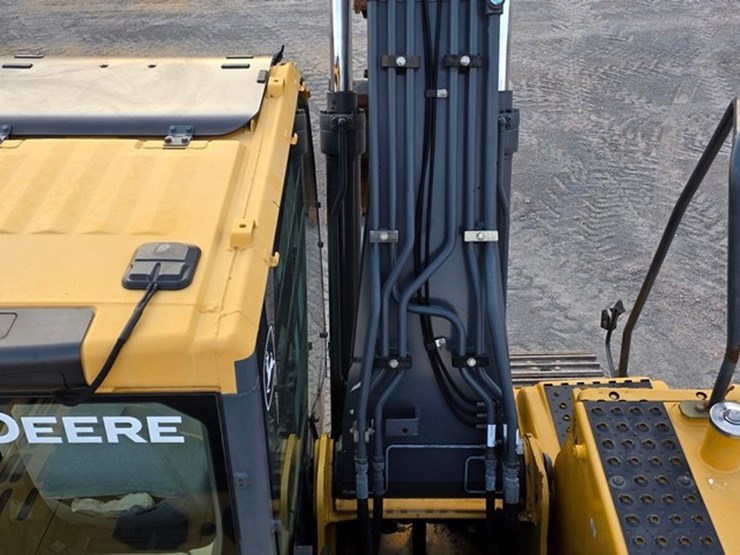 2013-deere-160g-lc-image-62