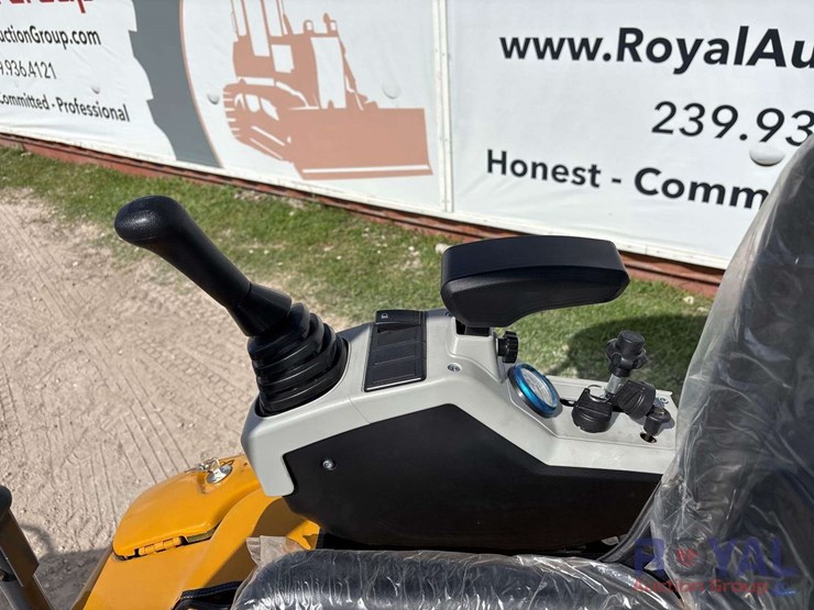 unused-2025-cfg-qk18r-mini-excavator-image-12