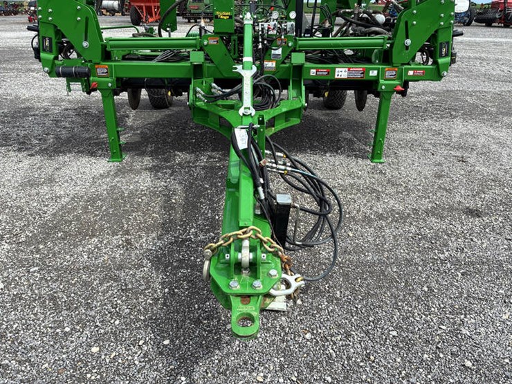 2023-john-deere-2510h-image-13
