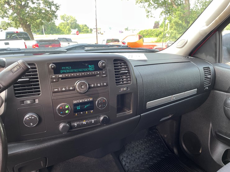 2012-gmc-2500-image-57