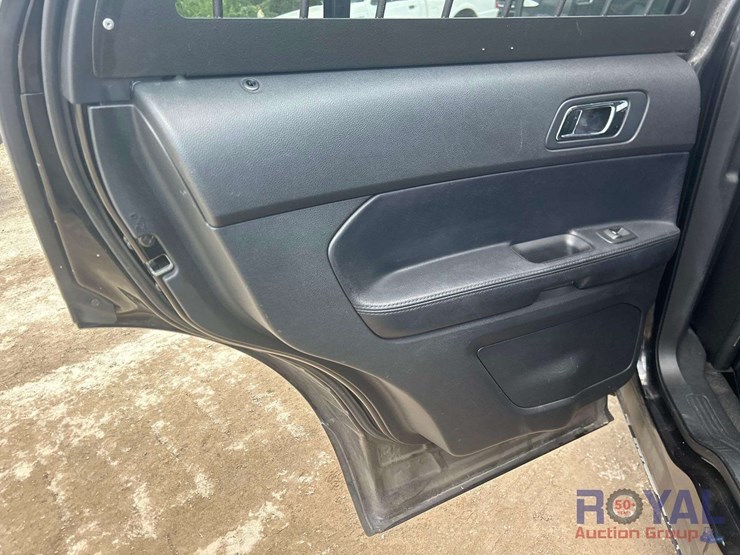 2016-ford-explorer-image-16