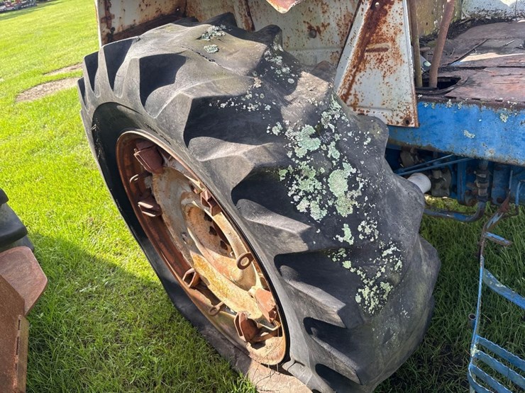 ford-7710-image-11